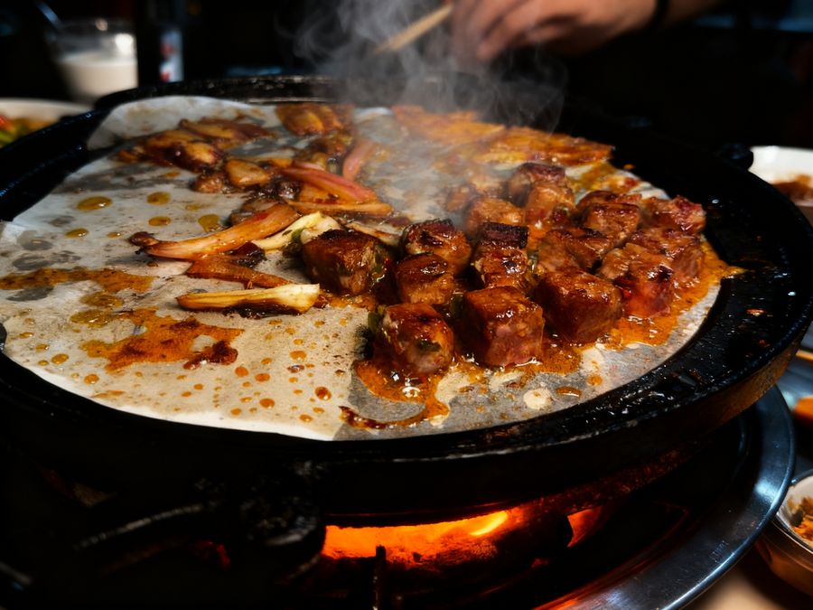 正在烤肉